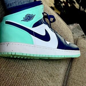 They are Nike dunks used